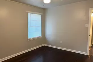 5818 Glenhurst Dr, Houston, TX 77033 - Photo 11