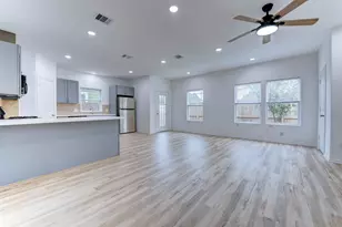 8202 Homewood Ln, Houston, TX 77028 - Photo 9