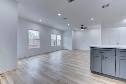 8202 Homewood Lane #E, Houston, TX 77028 - Photo 7