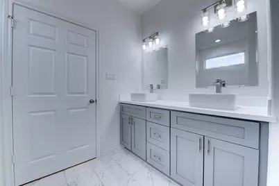 8202 Homewood Lane #E, Houston, TX 77028 - Photo 23