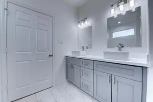 8202 Homewood Ln, Houston, TX 77028 - Photo 23