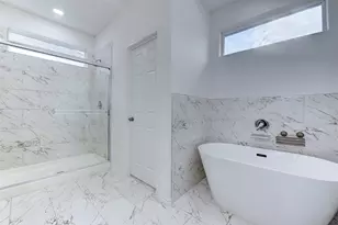 8202 Homewood Ln, Houston, TX 77028 - Photo 21