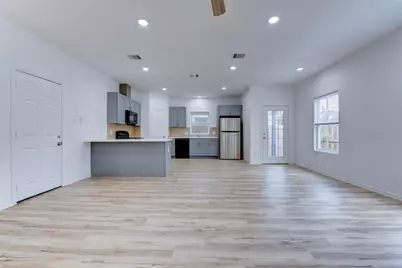 8202 Homewood Lane #E, Houston, TX 77028 - Photo 11