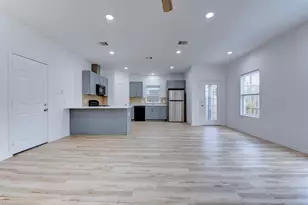 8202 Homewood Ln, Houston, TX 77028 - Photo 11