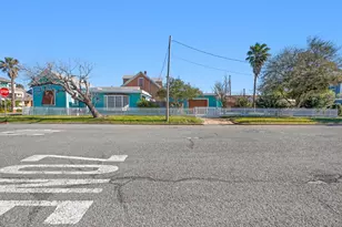 1302 15th St, Galveston, TX 77550 - Photo 27