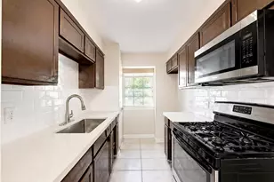 12610 S Coast Dr, Houston, TX 77047 - Photo 9