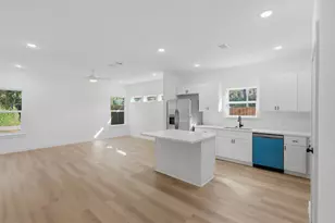 903 Marjorie St, Houston, TX 77088 - Photo 9