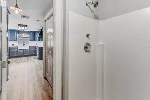 52 Hunters Creek Dr, Huntsville, TX 77340 - Photo 17