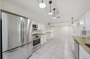 10311 Westray St, Houston, TX 77043 - Photo 13
