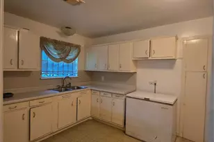 5659 Westover St, Houston, TX 77033 - Photo 9