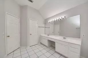 70 N Lace Arbor Dr, The Woodlands, TX 77382 - Photo 29