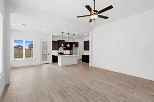 11816 S Pavillion Dr, Mont Belvieu, TX 77523 - Photo 9