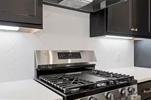 11816 S Pavillion Dr, Mont Belvieu, TX 77523 - Photo 7