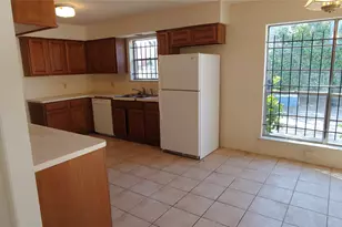 10822 Lynbrook Dr, Houston, TX 77042 - Photo 9