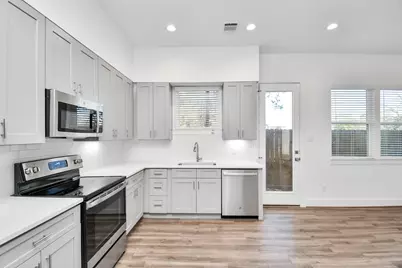 9027 Laverne Oak Lane, Houston, TX 77080 - Photo 13