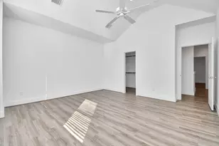 9027 Laverne Oak Ln, Houston, TX 77080 - Photo 19