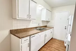2400 5th St, Bay City, TX 77414 - Photo 5