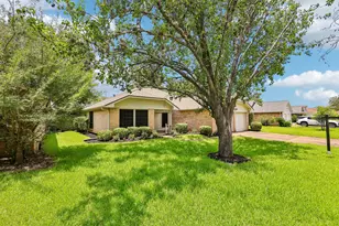 3222 Kempwood Dr, Sugar Land, TX 77479 - Photo 3
