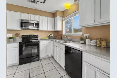 2735 Kings Canyon Court, Houston, TX 77067 - Photo 13