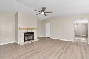 1206 Cindy Ln, Sealy, TX 77474 - Photo 3