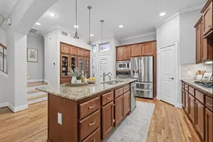 584 Bomar St, Houston, TX 77006 - Photo 3