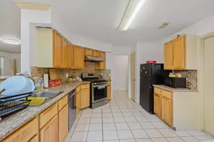8052 Golf Green Cir, Houston, TX 77036 - Photo 11