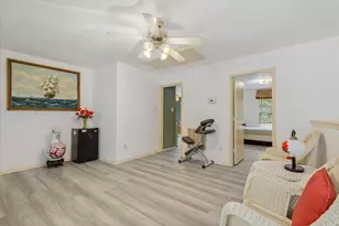8052 Golf Green Cir, Houston, TX 77036 - Photo 17