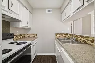 201 Emerson St, Houston, TX 77006 - Photo 5