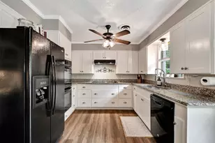 202 W Limit St, Madisonville, TX 77864 - Photo 17