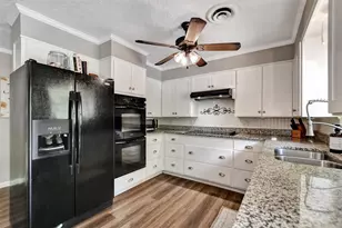 202 W Limit St, Madisonville, TX 77864 - Photo 19