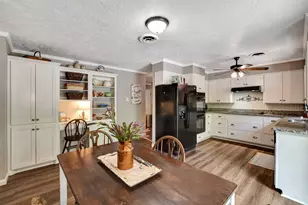 202 W Limit St, Madisonville, TX 77864 - Photo 15