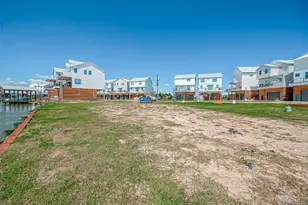 43 Commander Runco Ln, Taylor Lake Village, TX 77586 - Photo 11