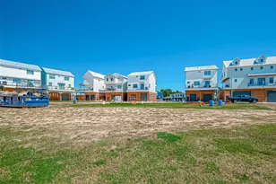 43 Commander Runco Ln, Taylor Lake Village, TX 77586 - Photo 13