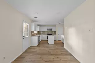 4911 Silver Fox Dr, Houston, TX 77066 - Photo 11