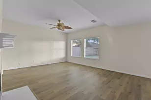 4911 Silver Fox Dr, Houston, TX 77066 - Photo 9