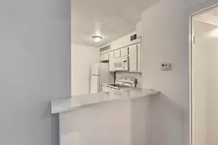 2021 Spenwick Dr, Houston, TX 77055 - Photo 9