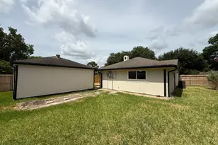 2227 Cherry Bend Dr, Houston, TX 77077 - Photo 3