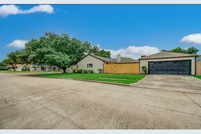 2227 Cherry Bend Dr, Houston, TX 77077 - Photo 3