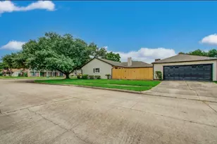 2227 Cherry Bend Dr, Houston, TX 77077 - Photo 3