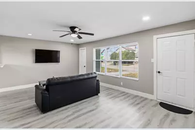 5914 Southcrest Street, Houston, TX 77033 - Photo 5