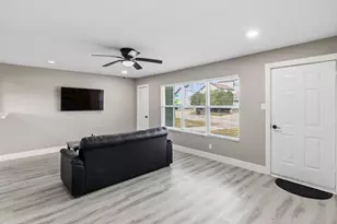 5914 Southcrest St, Houston, TX 77033 - Photo 5