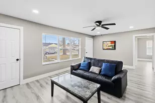 5914 Southcrest St, Houston, TX 77033 - Photo 3