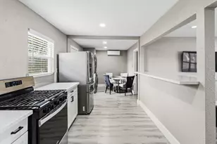 5914 Southcrest St, Houston, TX 77033 - Photo 9