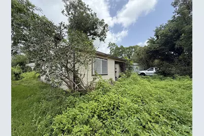6806 E Bayou Drive, Hitchcock, TX 77563 - Photo 3