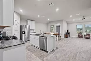 111 Bunker Hl Ct, Anahuac, TX 77514 - Photo 5