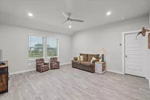 111 Bunker Hl Ct, Anahuac, TX 77514 - Photo 9