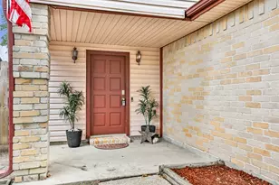 913 Briarcreek Dr, Baytown, TX 77521 - Photo 3