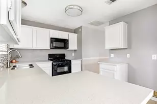 913 Briarcreek Dr, Baytown, TX 77521 - Photo 11