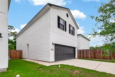 8725 Compton Street, Houston, TX 77016 - Photo 3