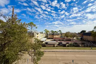 2822 S Bartell Dr, Houston, TX 77054 - Photo 21